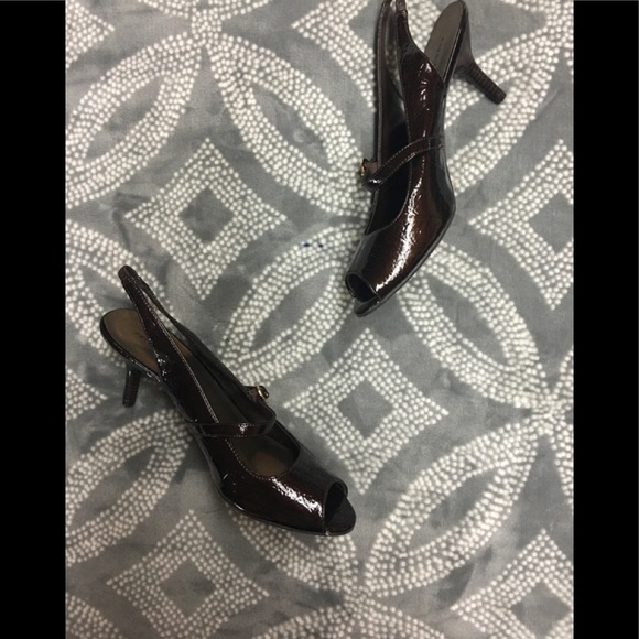 Predictions shiny brown peep toe buckle heels - Picture 2 of 4